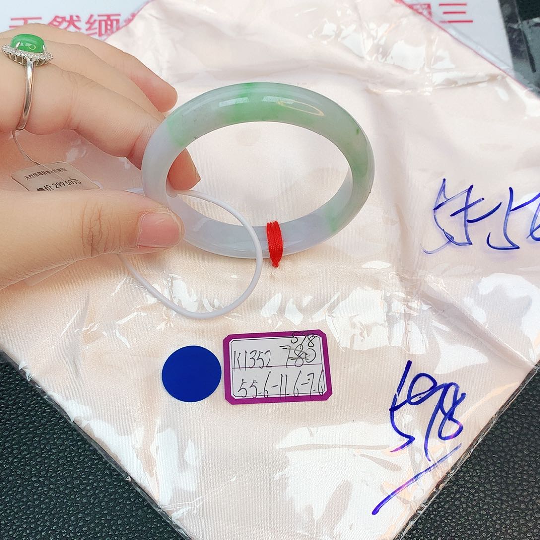 翡翠手镯未镶嵌缅甸翡翠