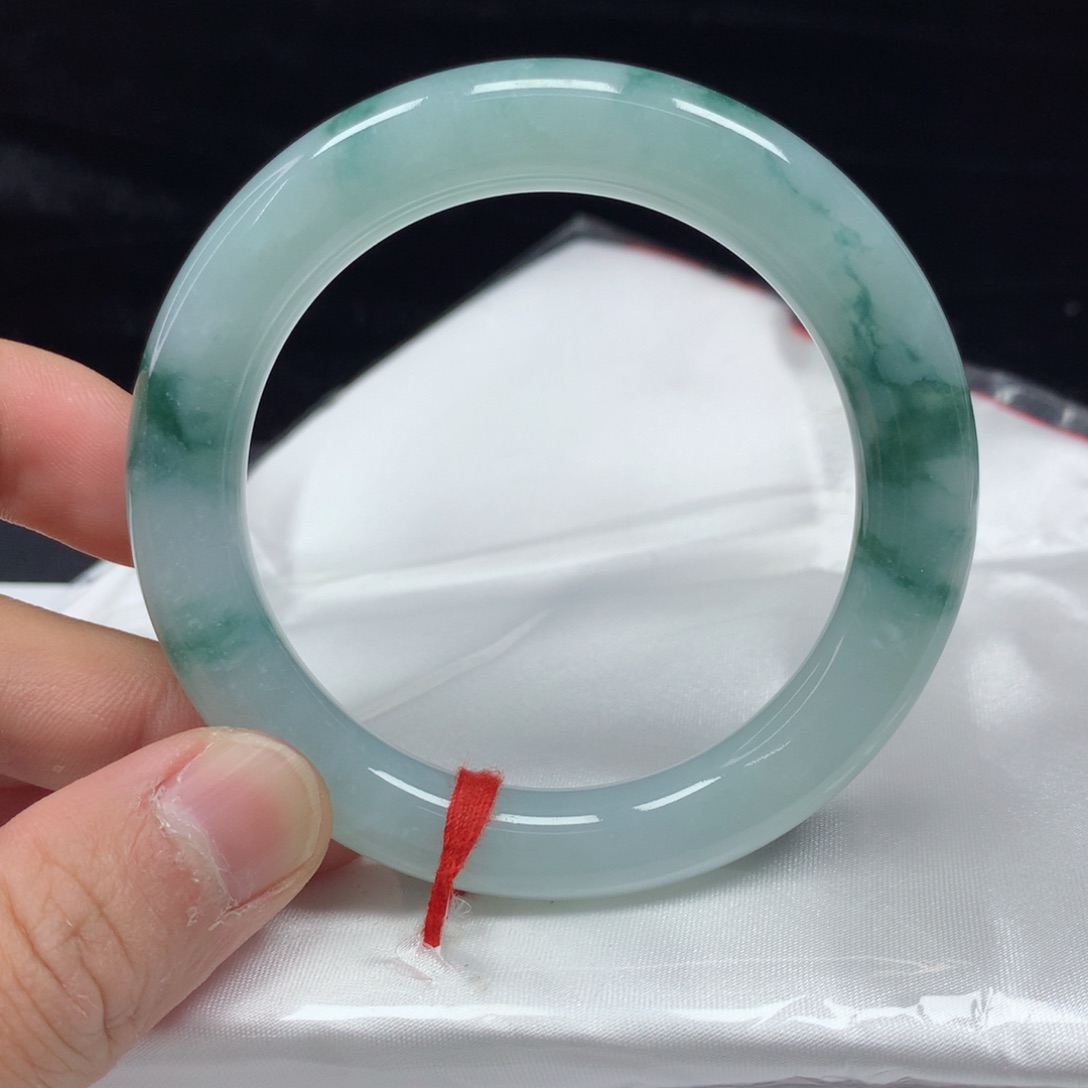 翡翠手镯（圆镯）未镶嵌52.6