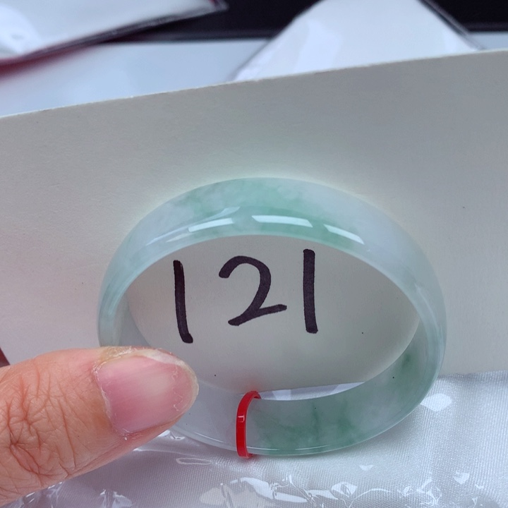 翡翠手镯未镶嵌翡翠