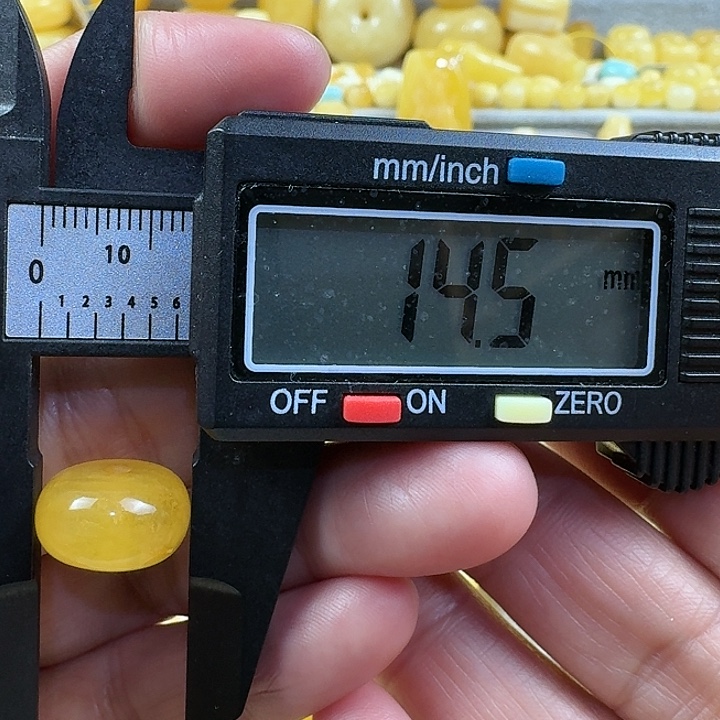 燕***姐蜜蜡未镶嵌裸石29杂