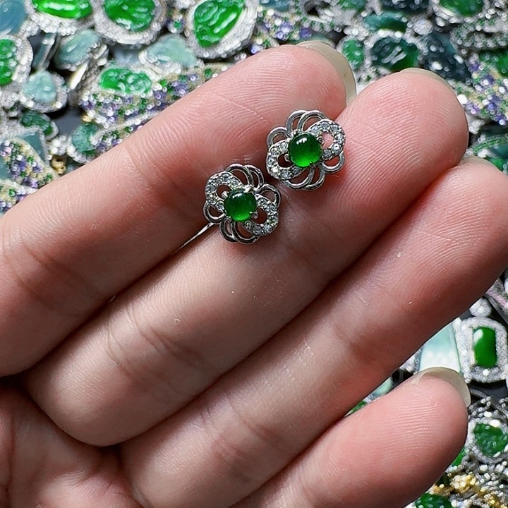 翡翠颈饰未镶嵌天然A货翡翠放漏