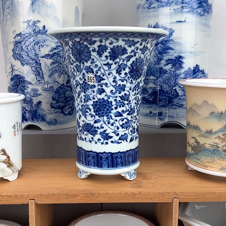 红陶。*手工青花缠枝莲