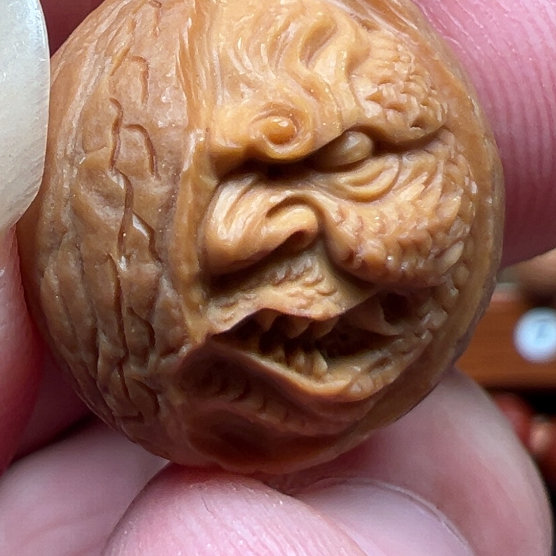 .***.猴头核桃吊坠半面纯手工龙脸