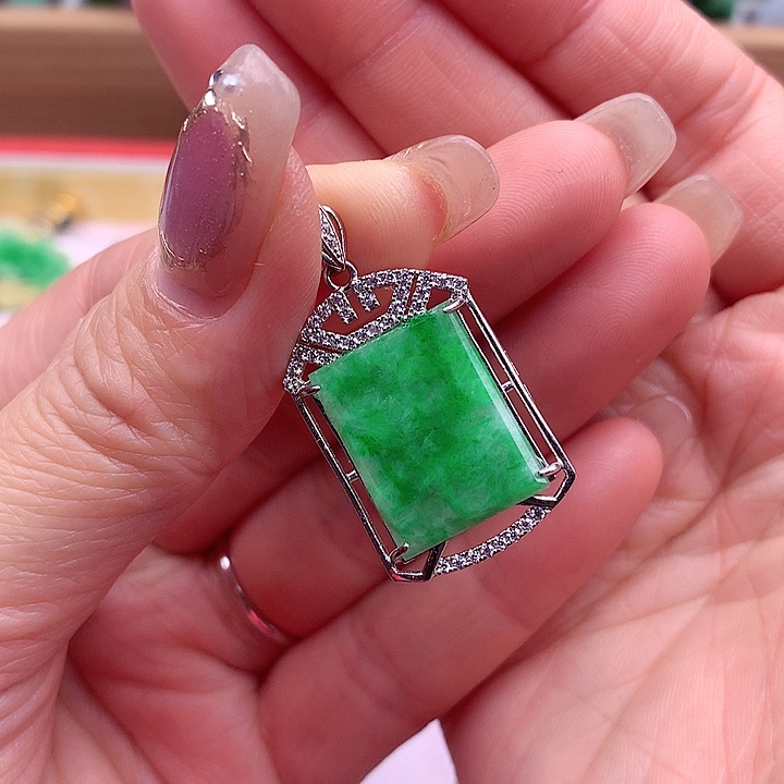 翡翠颈饰银S925镶嵌翡翠