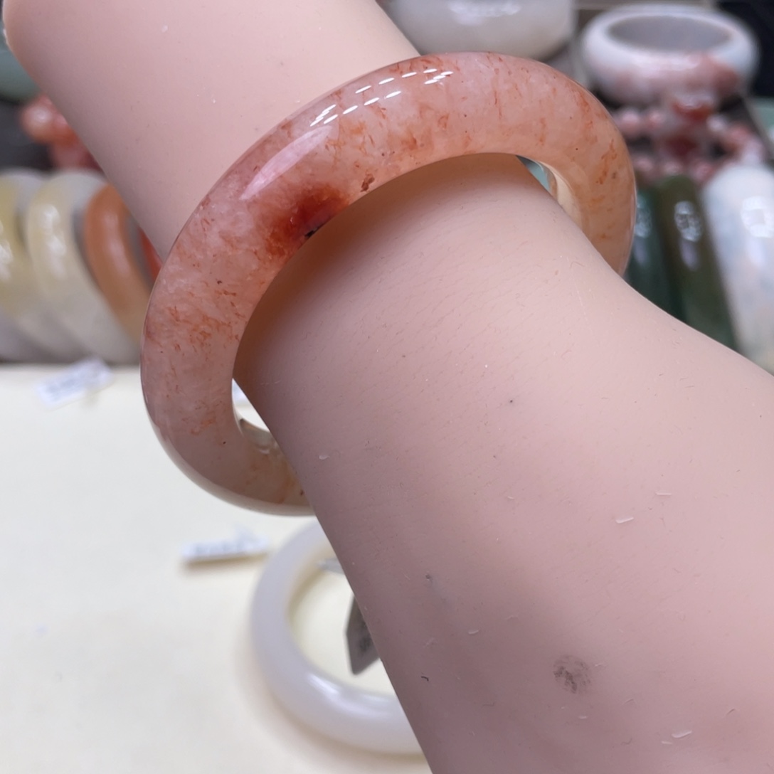 未镶嵌手镯石英岩玉