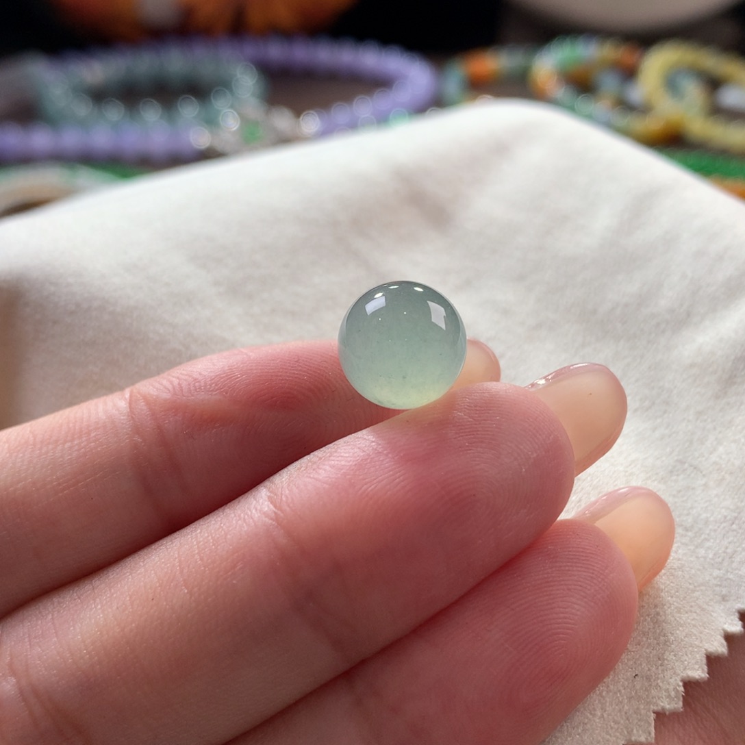 翡翠颈饰未镶嵌翡翠冰底晴绿底卡10+