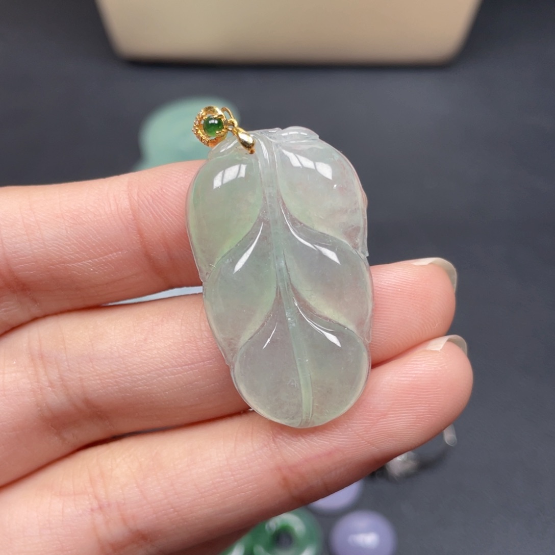 翡翠颈饰18K金镶嵌翡翠