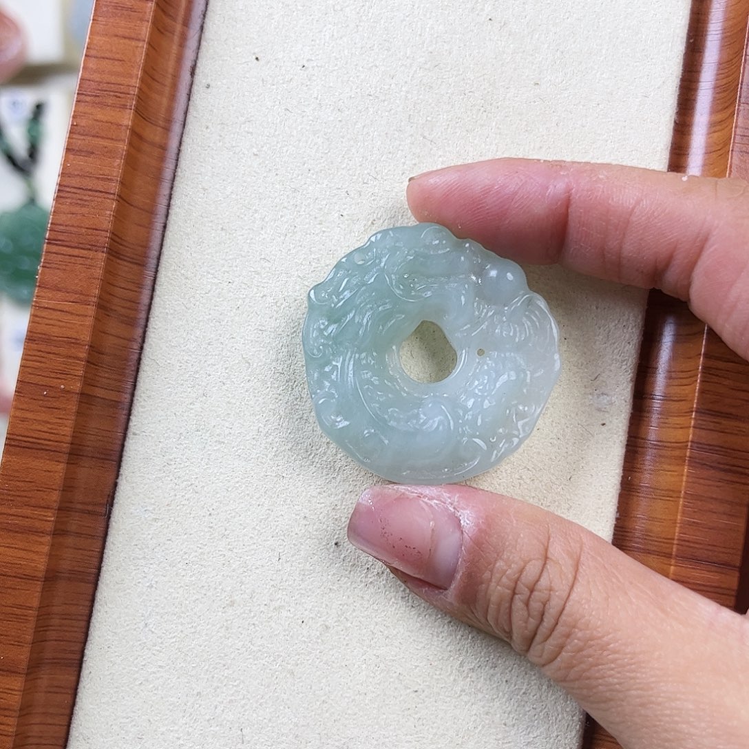 石英质玉（金丝玉）未镶嵌颈饰