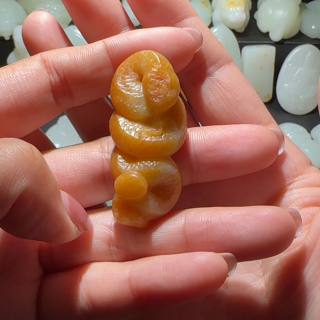 ****.和田玉未镶嵌颈饰