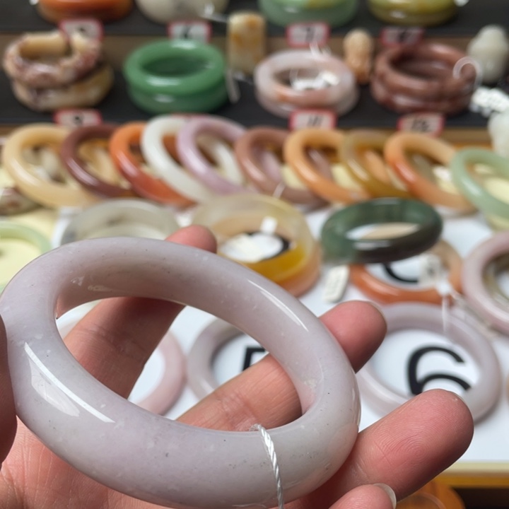 ༺***༻石英质玉未镶嵌手镯