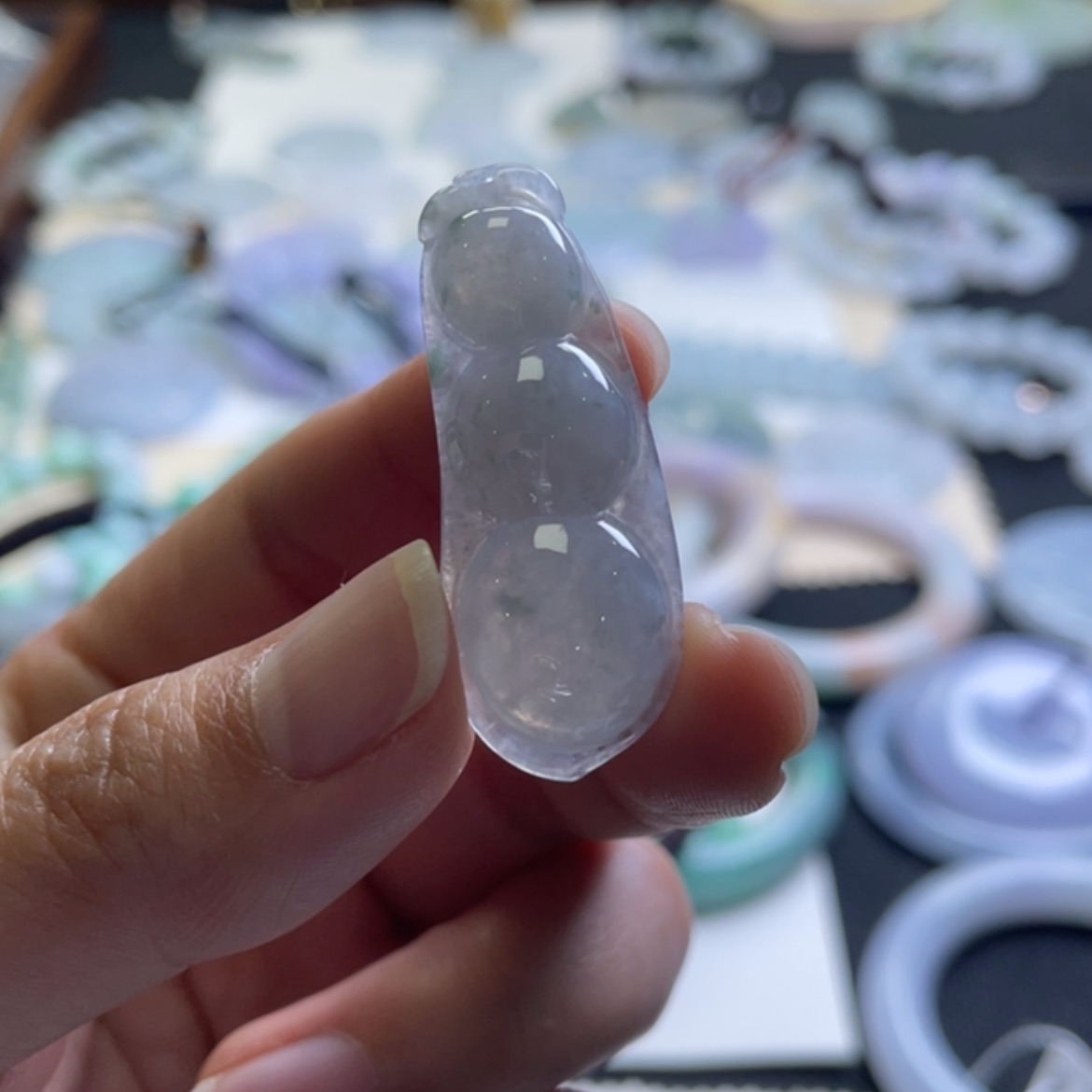 【闪购商品】翡翠颈饰未镶嵌冰飘花福豆