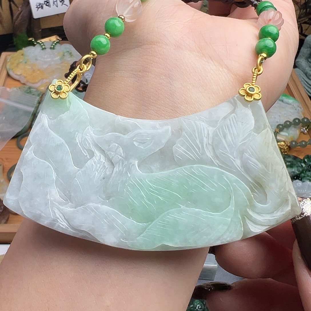 翡翠颈饰未镶嵌吊坠