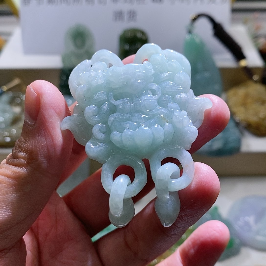 【闪购商品】翡翠颈饰未镶嵌九尾狐