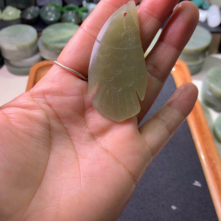 飞***鱼未镶嵌和田玉（糖玉）珠宝半成品