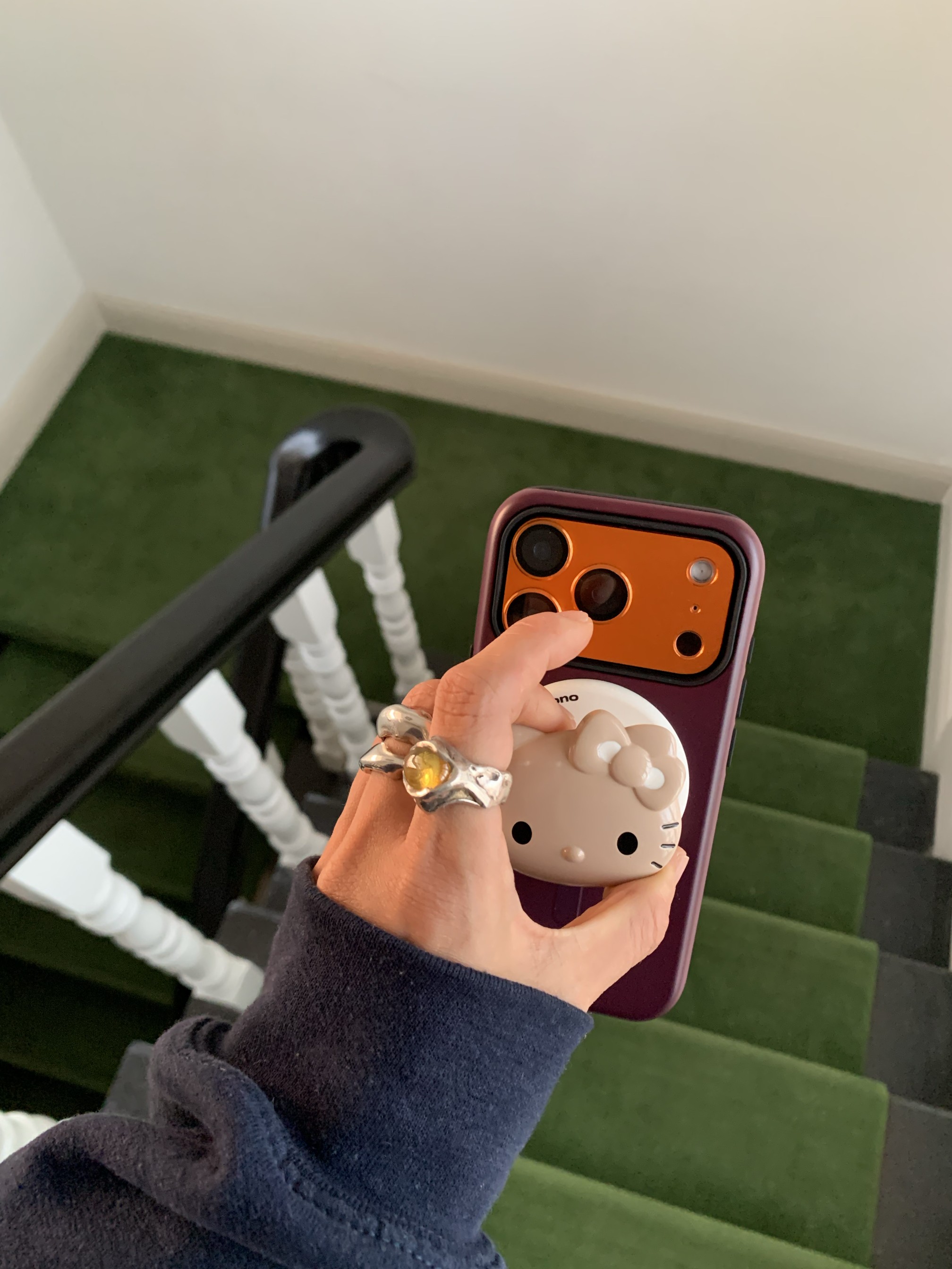 OuchTV银色立体kitty强力磁吸手机支架可爱设计强力吸附可伸缩