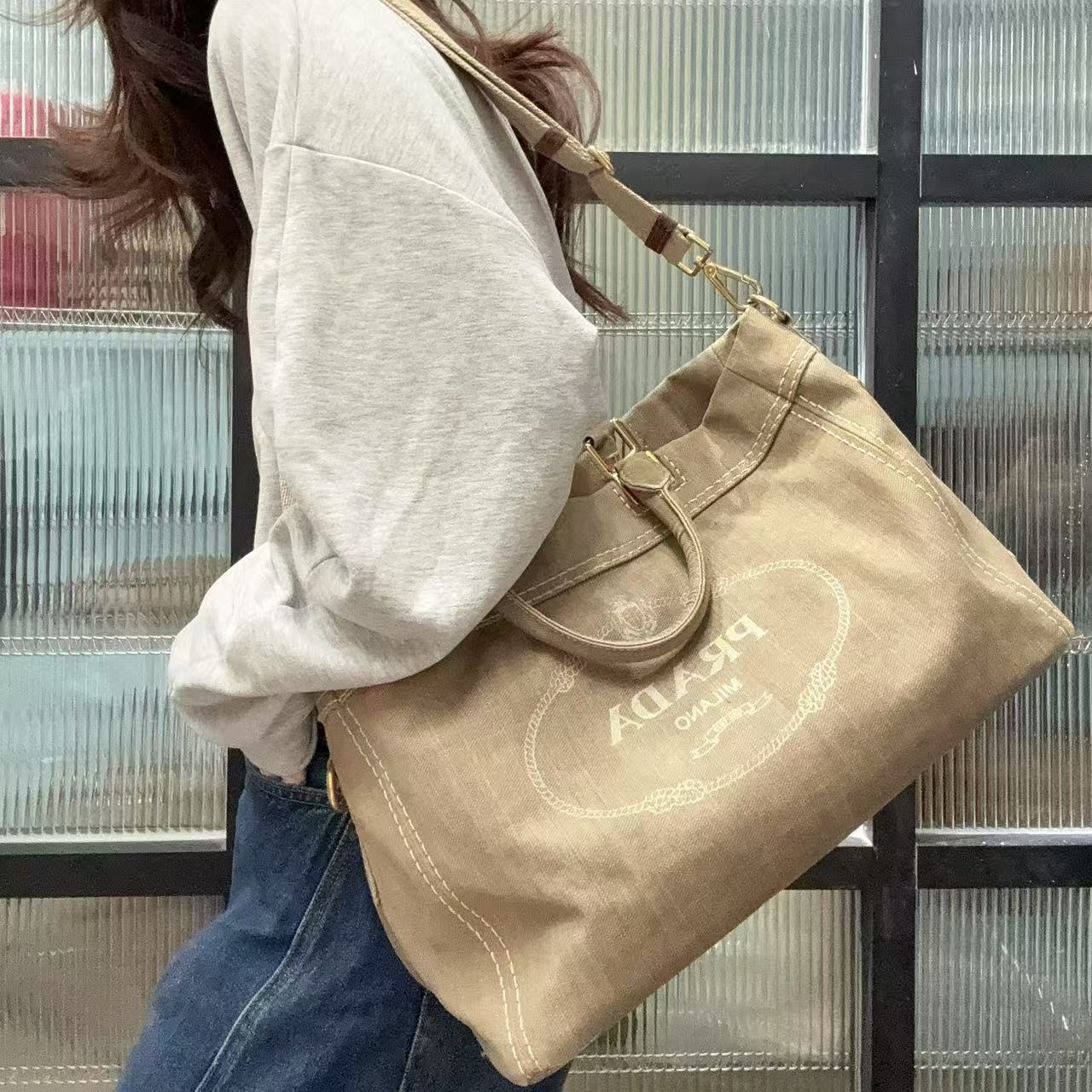 95新 Prada/普拉达 【蕾】00 0249 帆布托特包