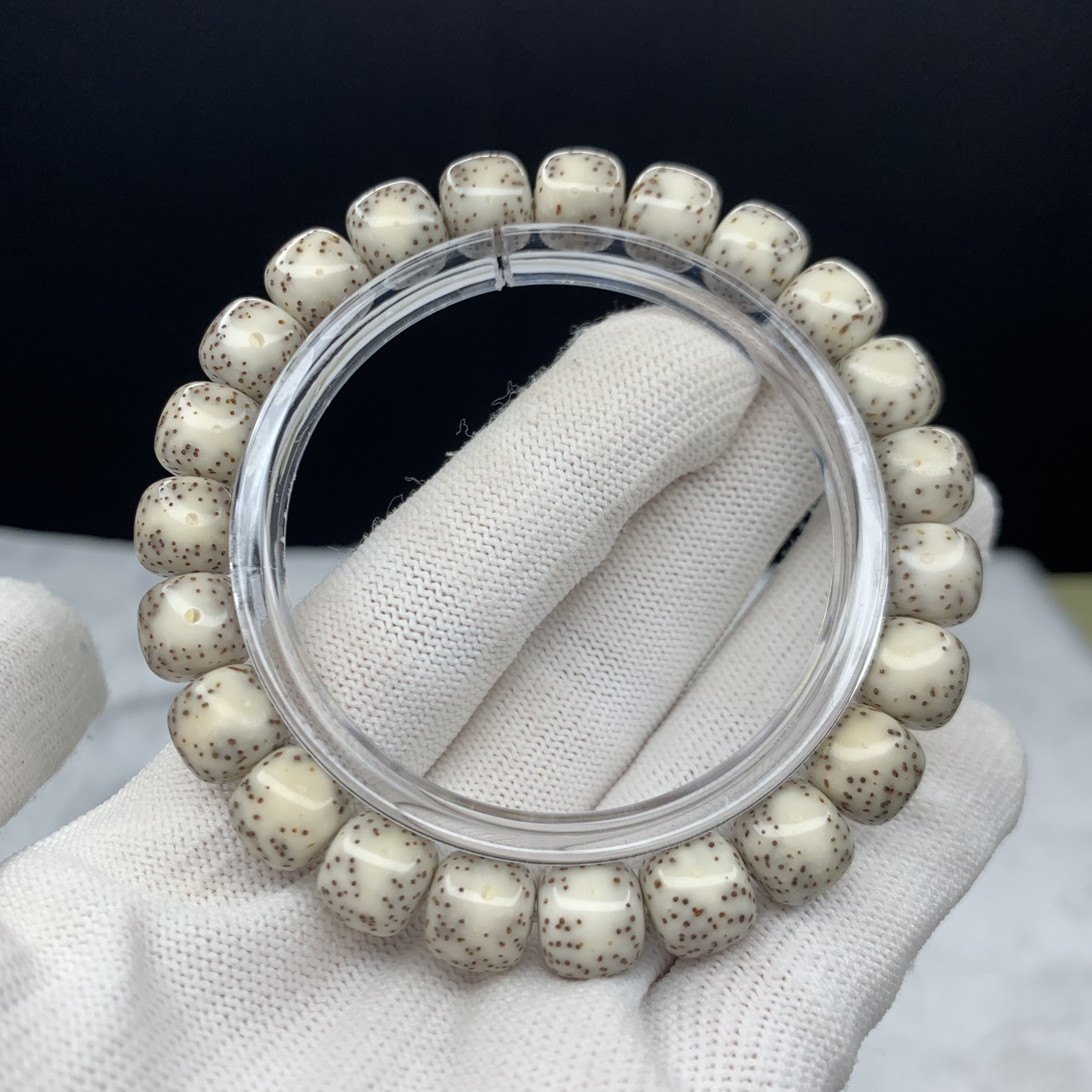 精品原脂石玉糯冰10×9mm老型桶，大留白小细星，高油高密