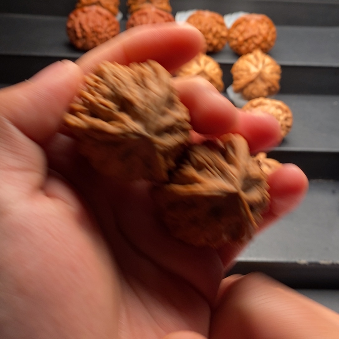 中***！文玩核桃吊坠核为贵