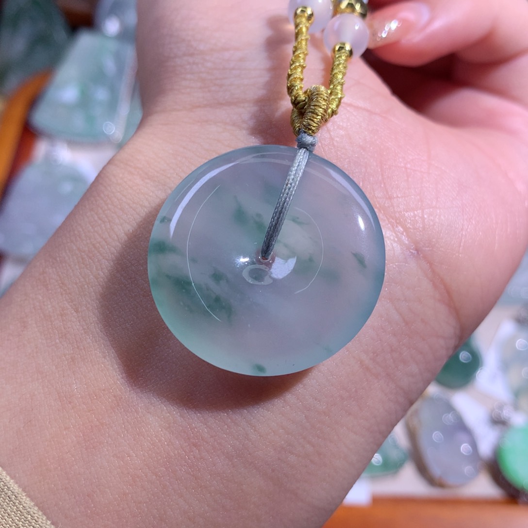 翡翠吊坠(不含链)未镶嵌冰飘花扣