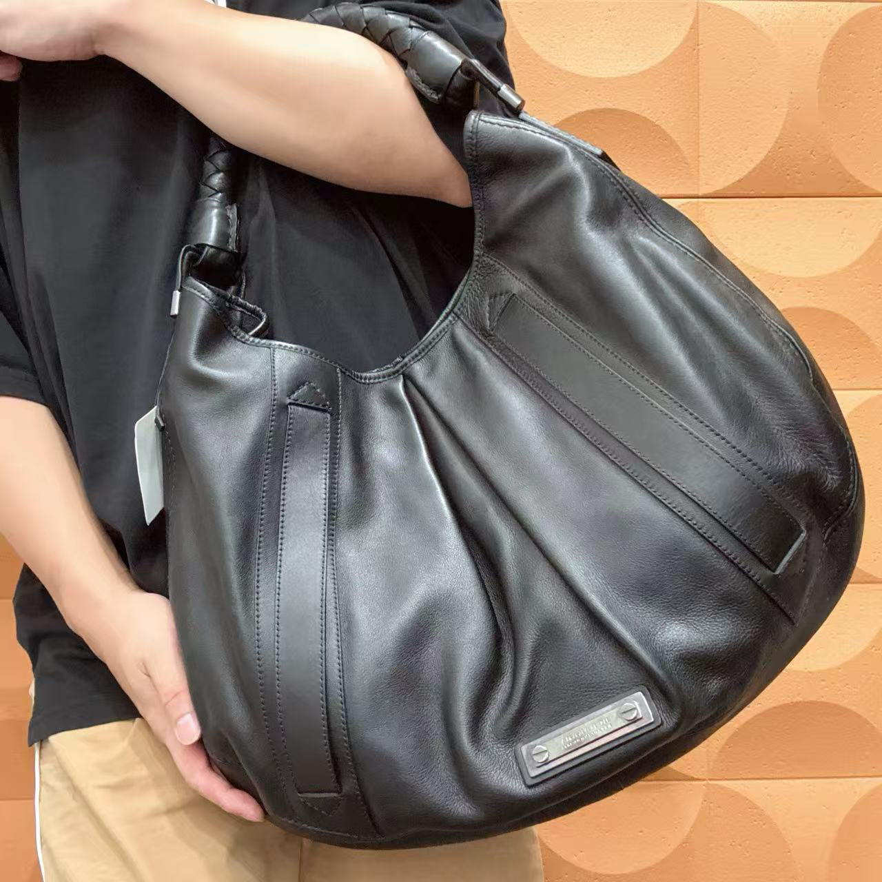 95新 BURBERRY/博柏利 【胖】44 0922 黑色半月单肩包
