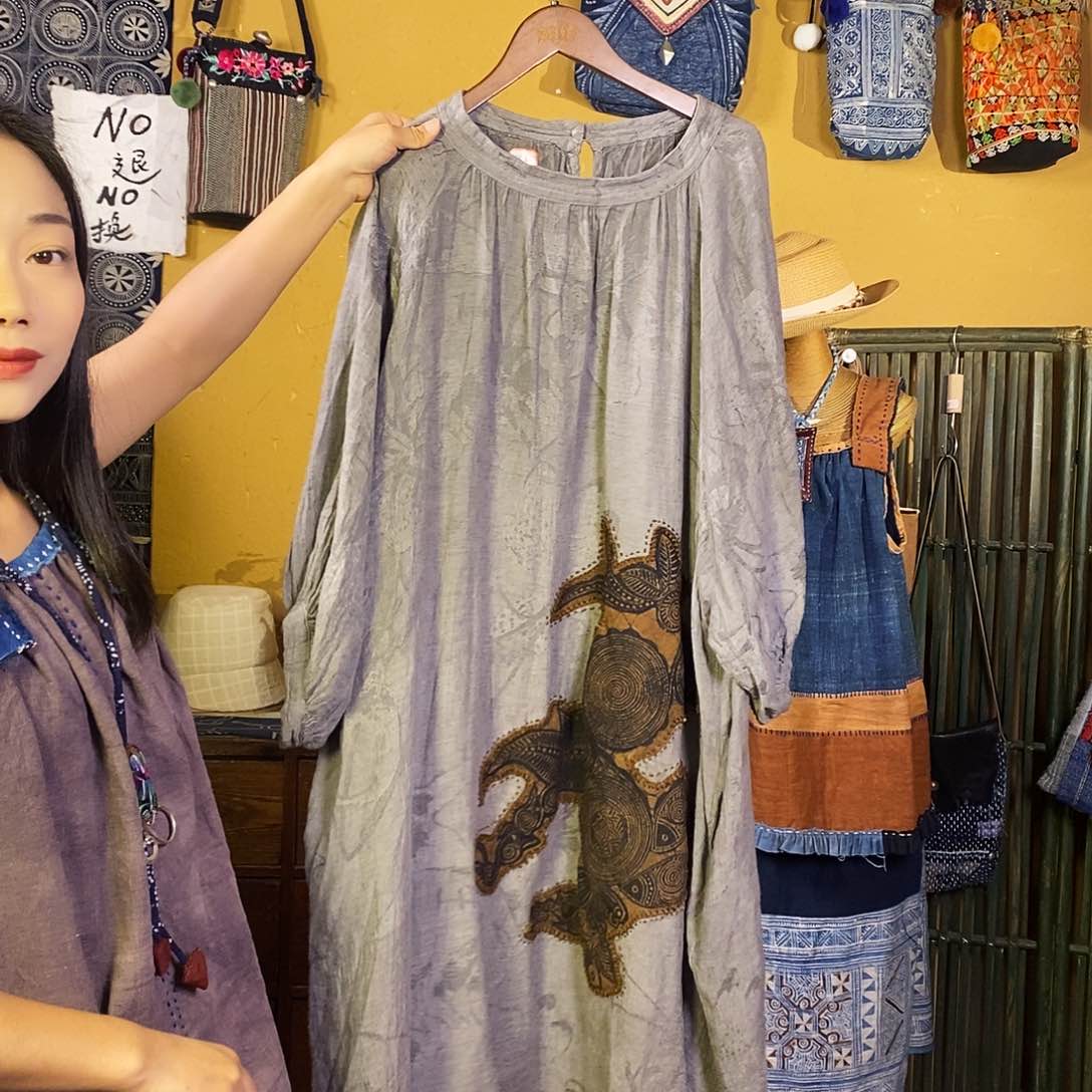 织绣手工制作连衣裙