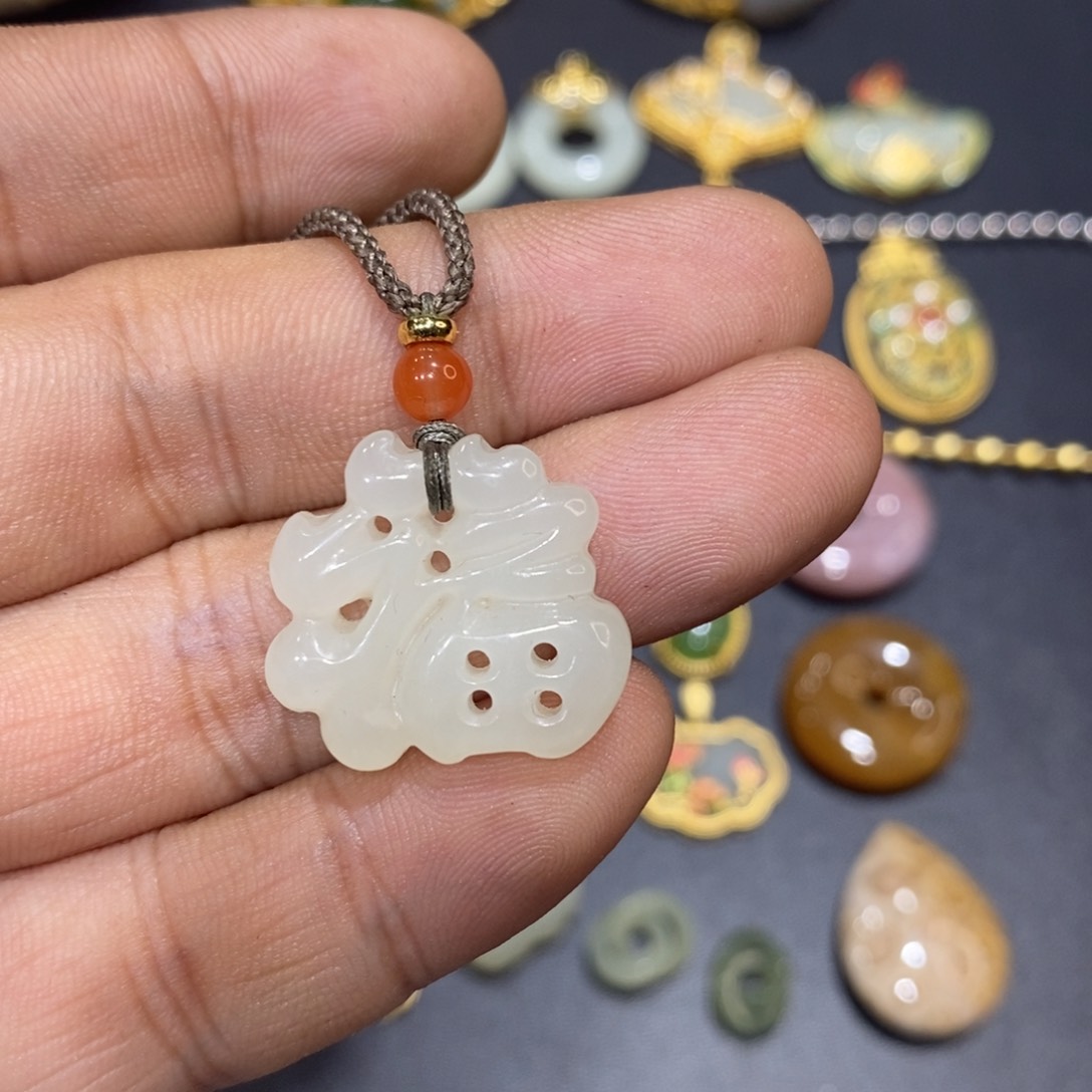 和田玉颈饰未镶嵌