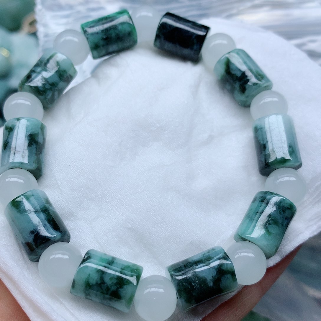 翡翠颈饰未镶嵌手串