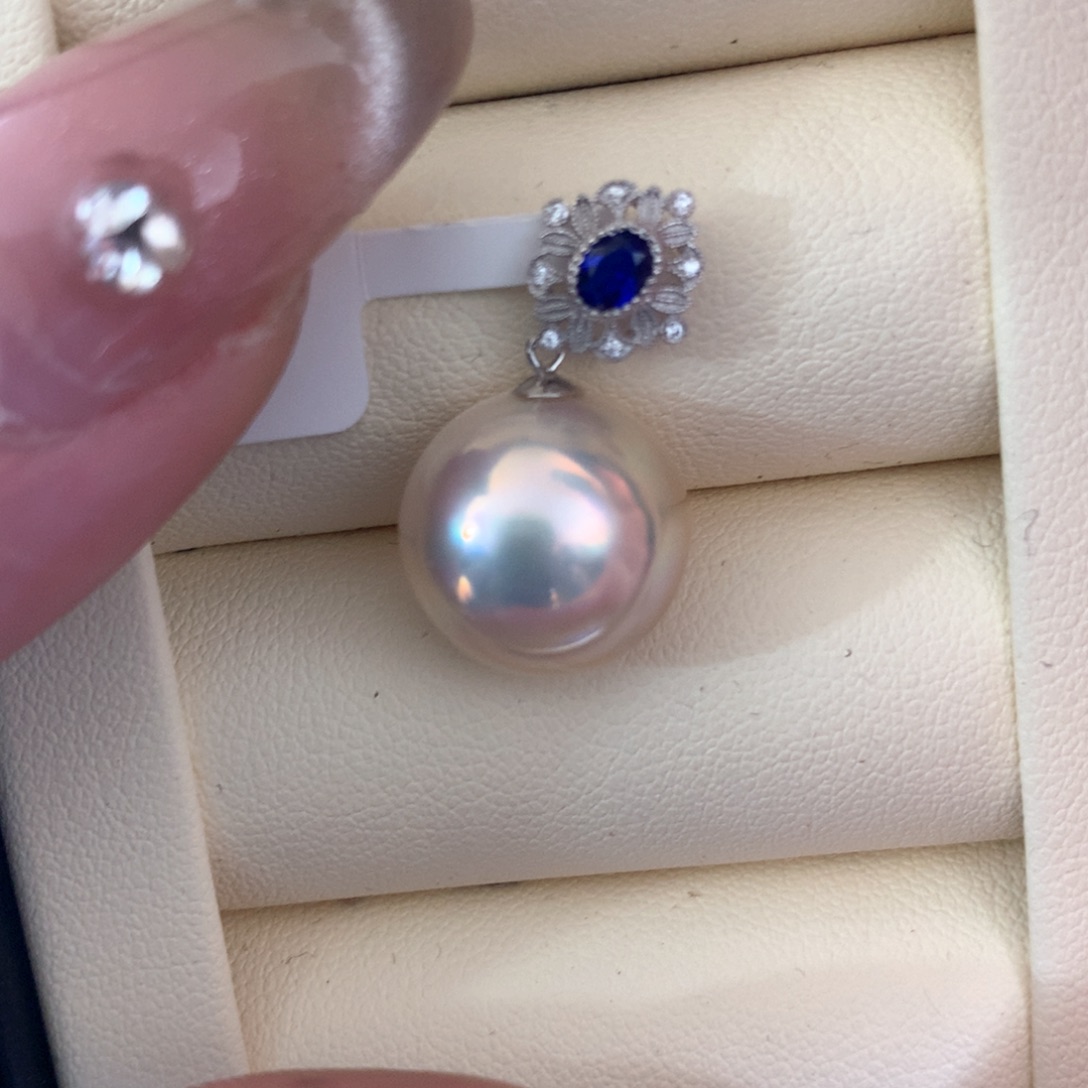 拼合珍珠（马贝珠）颈饰18K金镶嵌