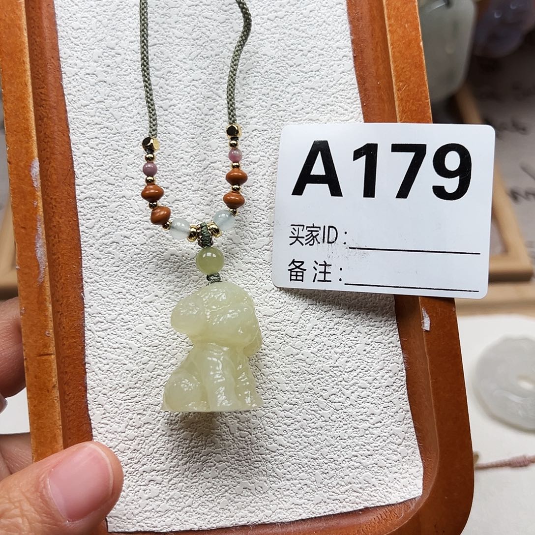 苒***～石英质玉合金颈饰