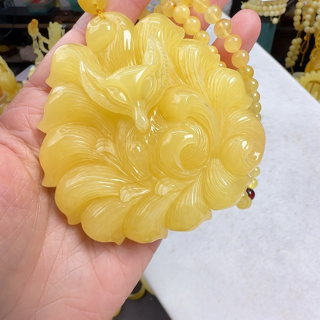 蜜蜡未镶嵌珠宝奇石