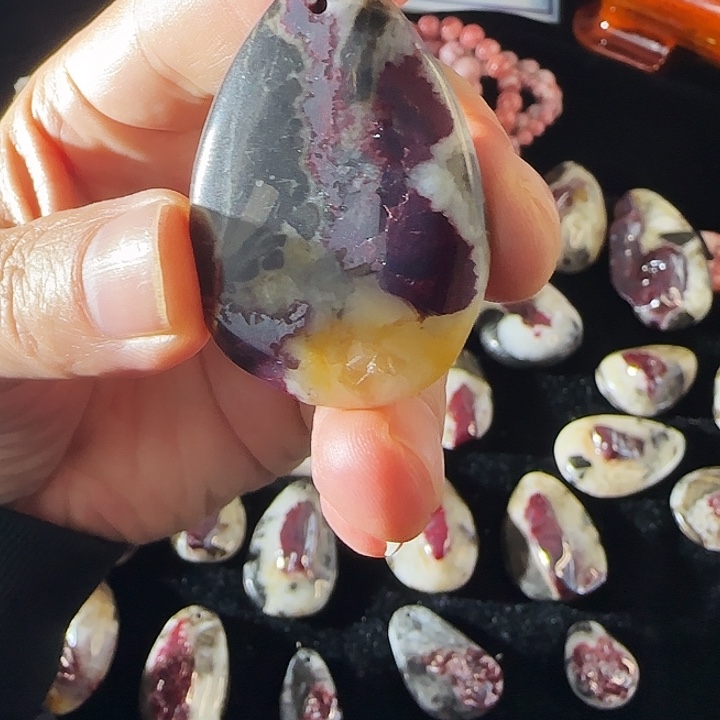 天然辰砂贵州万山天然大晶体朱砂吊坠正品