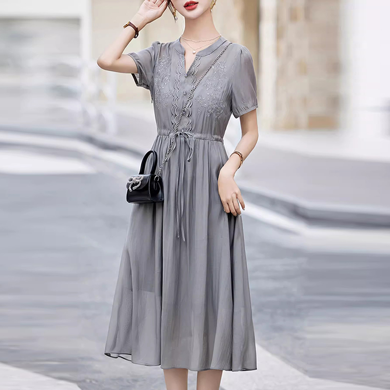 3.25早预告款春夏新款高腰系带显瘦V领气质连衣裙中长 NTS682378