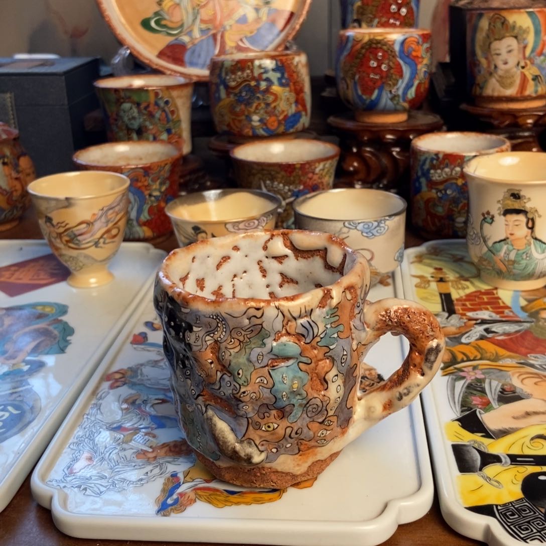 左*拳景德镇手工制作陶瓷