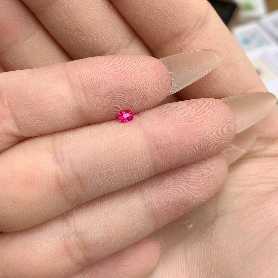 尖晶石裸石未镶嵌