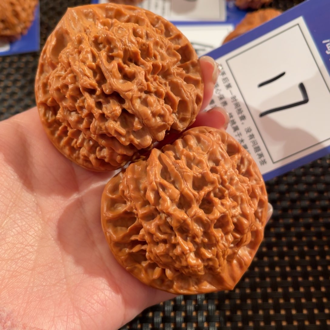 文玩核桃把件顾**涯17号51尺官帽