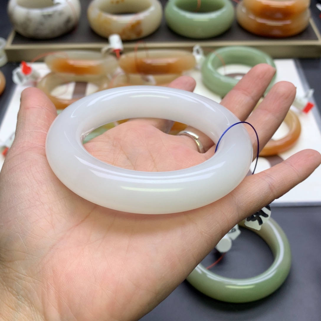 石英质玉未镶嵌手镯