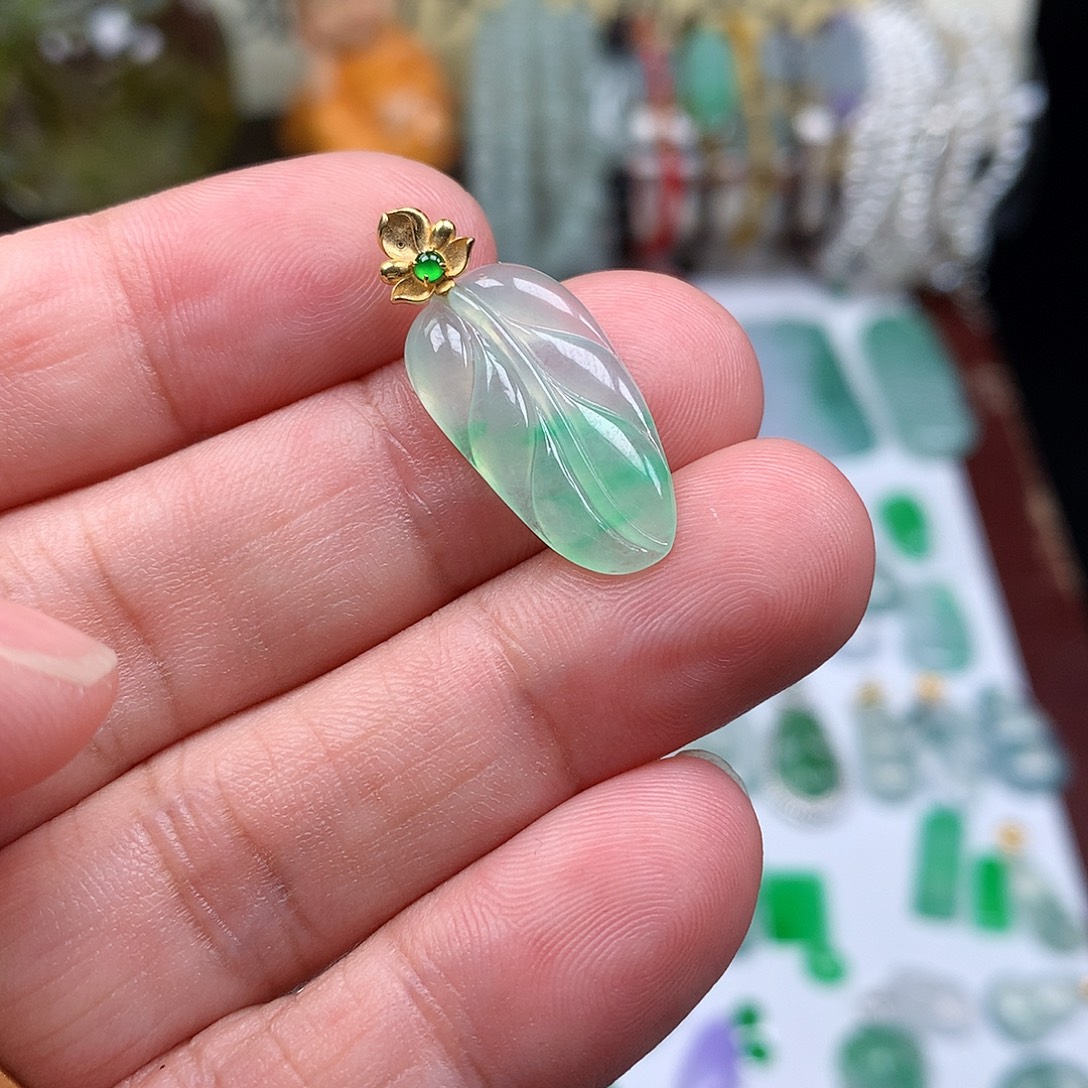 翡翠裸石18K金镶嵌缅甸天然A货翡翠阳绿叶子