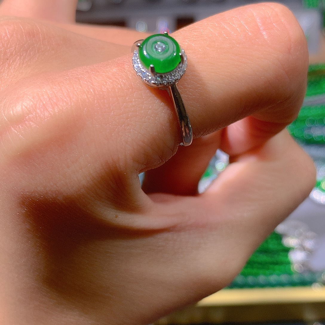 翡翠耳饰未镶嵌天然翡翠