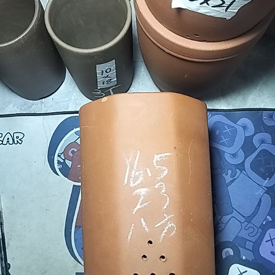 红泥八方一个花盆