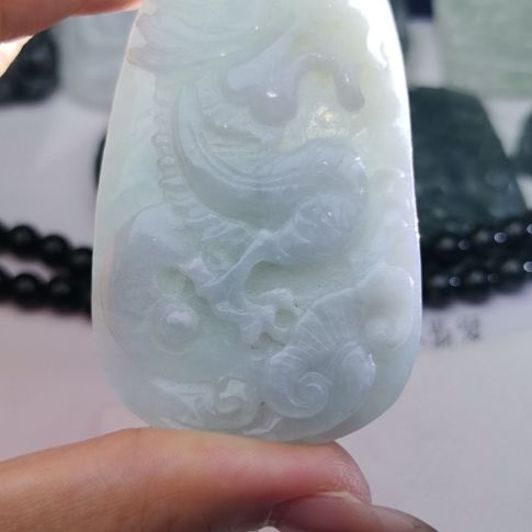 翡翠颈饰未镶嵌天然的A货翡翠