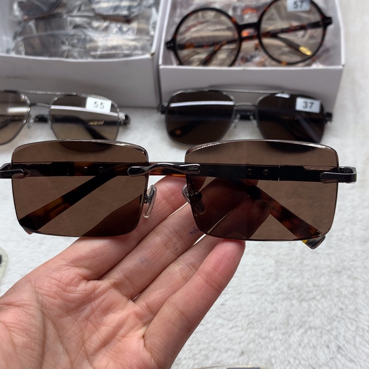 深茶色商务款式眼镜