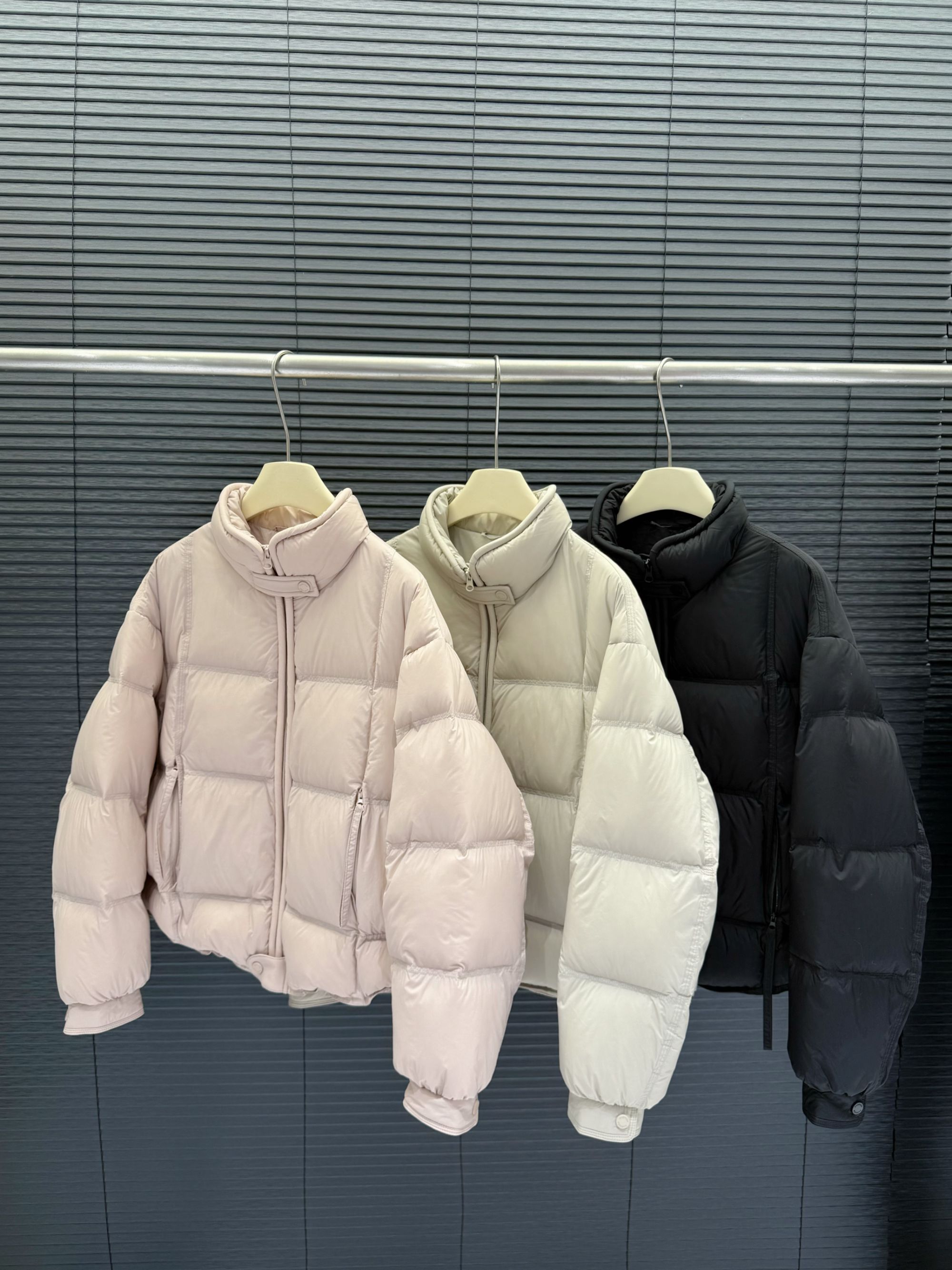 仓美美女装-拉链小立领领口纽扣设计羽绒服（卡码推荐拍大！）