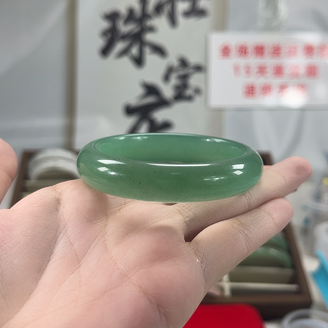 未镶嵌手镯石英质玉