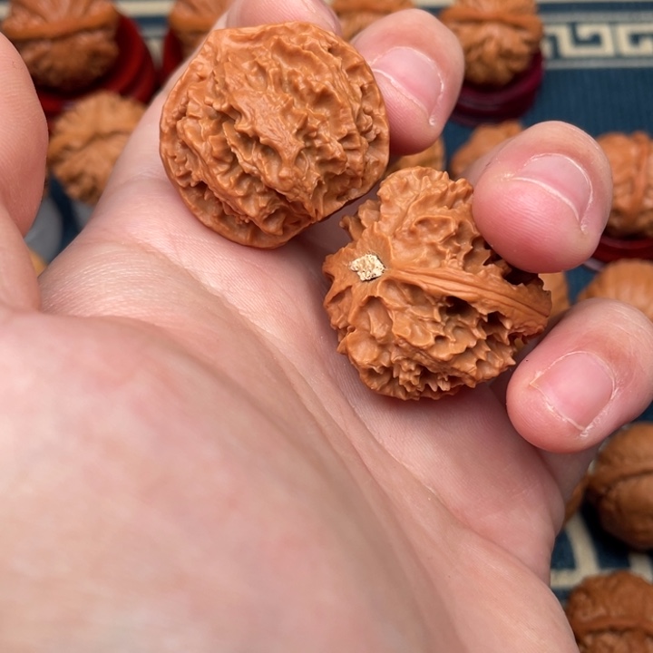 好***朵文玩核桃把件荔枝纹