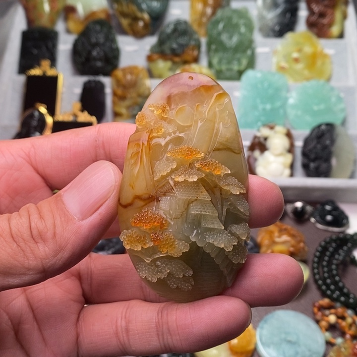蛇纹石玉颈饰未镶嵌