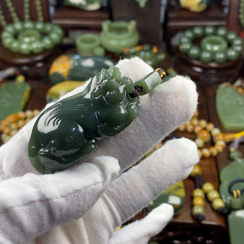 【闪购商品】岫岩老玉（透闪石质玉）颈饰未镶嵌