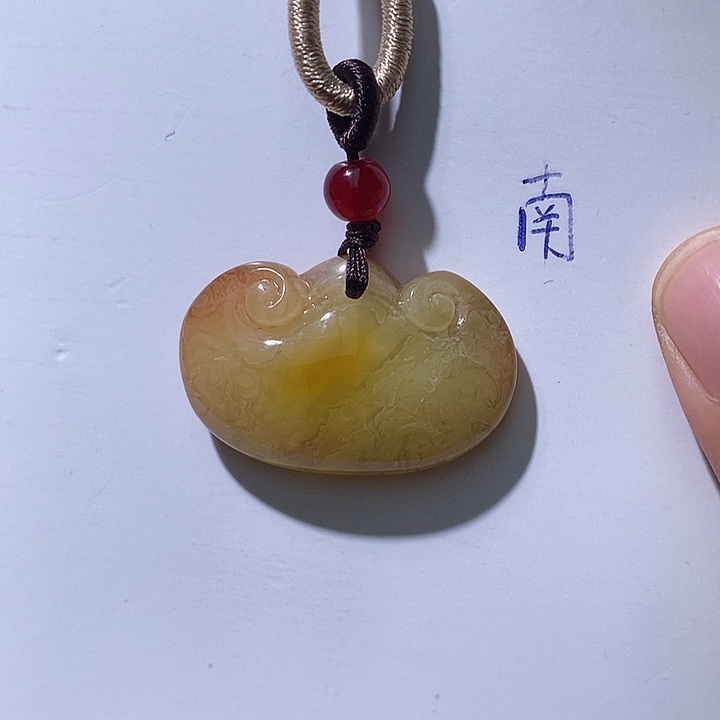 未镶嵌琥珀珠宝奇石