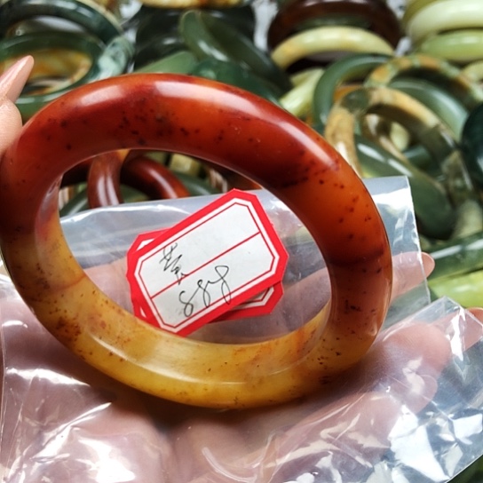 蛇纹石玉手镯未镶嵌莹