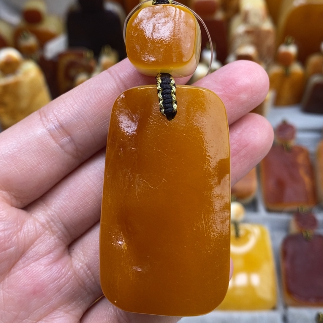 蜜蜡未镶嵌珠宝奇石