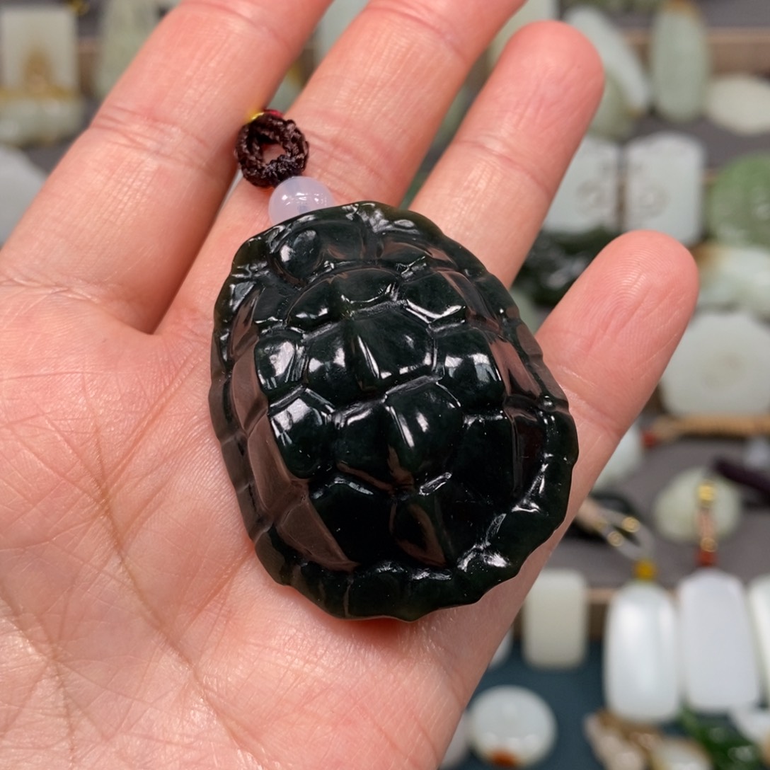 和田玉颈饰未镶嵌龟甲